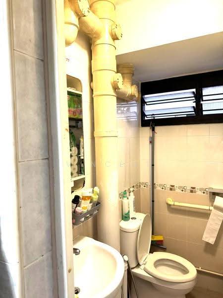 363 Clementi Avenue 2, 363 Clementi Avenue 2, Buona Vista / West Coast / Clementi New Town, 2 Bedrooms, 721 sqft, HDB Flat For Sale, by Vincent Foo, 500257032 - Common Bathroom - PropertyGuru.com.sg