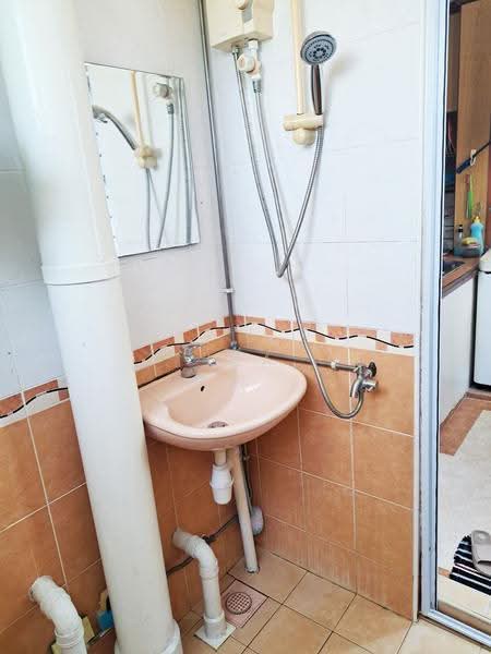 511 Ang Mo Kio Avenue 8, 511 Ang Mo Kio Avenue 8, Ang Mo Kio / Bishan / Thomson, Room Rental, 100 sqft, HDB Flat For Rent, by Ina Sultan, 500257035 - Bathroom - PropertyGuru.com.sg