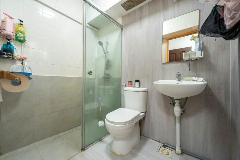 509B Wellington Circle, 509B Wellington Circle, Sembawang / Yishun, 3 Bedrooms, 968 sqft, HDB Flat For Sale, by Alerie Huang, 500257039 - Bathroom - PropertyGuru.com.sg