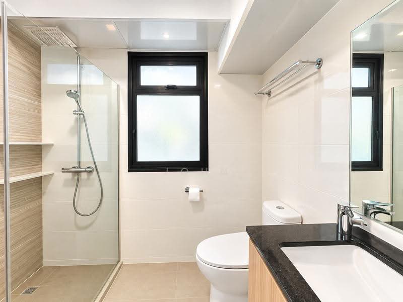 402B Fernvale Lane, 402B Fernvale Lane, Seletar / Yio Chu Kang, 3 Bedrooms, 1,001 sqft, HDB Flat For Sale, by John Lee, 500257046 - Bathroom - PropertyGuru.com.sg