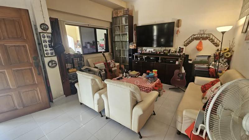 Jalan Pernama, Jalan Pernama, Changi Airport / Changi Village, 4 Bedrooms, 2,800 sqft, Semi-Detached House For Sale, by Victor Tan, 500257055 - Living Room - PropertyGuru.com.sg