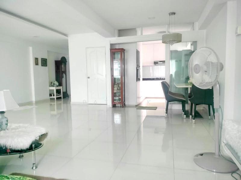 779 Woodlands Crescent, 779 Woodlands Crescent, Admiralty / Woodlands, 3 Bedrooms, 1,291 sqft, HDB Flat For Sale, by Patrick Chiok, 500257057 - Living Room - PropertyGuru.com.sg