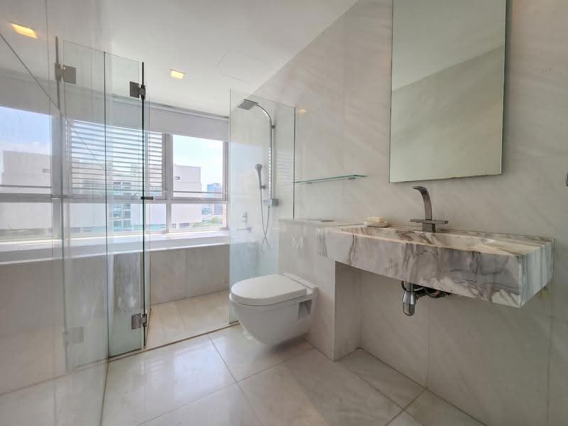 Cairnhill Residences, 31 Cairnhill Circle, Orchard / River Valley, 3 Bedrooms, 1,173 sqft, Apartment For Rent, by Lim Zhao Xuan, 500257079 - Master Bathroom - PropertyGuru.com.sg
