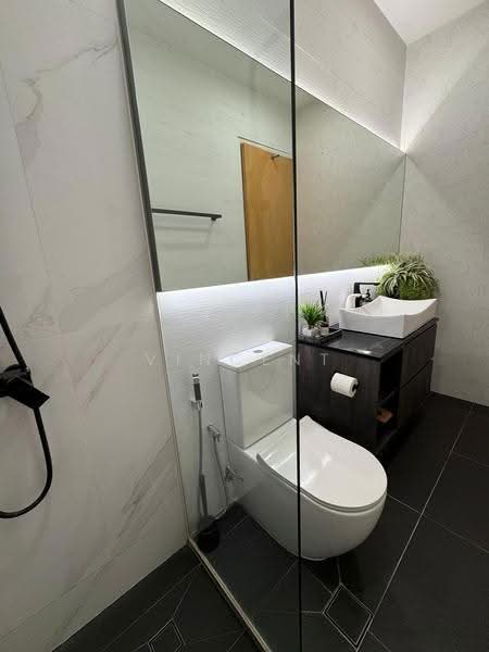 Chuan Green, 14 Chuan Drive, Hougang / Punggol / Sengkang, 4 Bedrooms, 4,000 sqft, Semi-Detached House For Sale, by Vincent Ong, 500257101 - Bathroom - PropertyGuru.com.sg