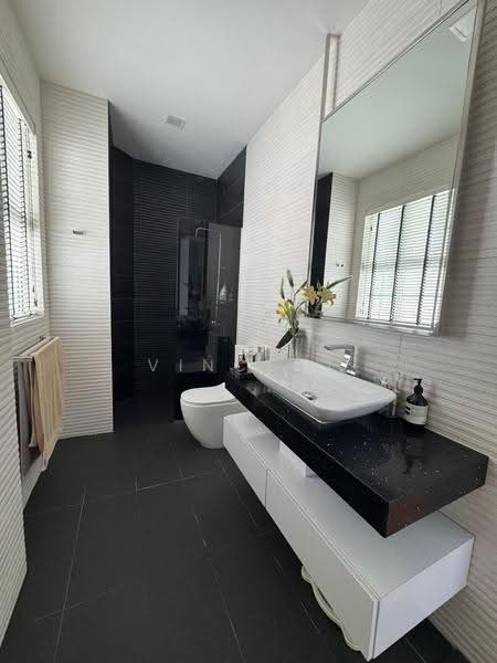 Chuan Green, 14 Chuan Drive, Hougang / Punggol / Sengkang, 4 Bedrooms, 4,000 sqft, Semi-Detached House For Sale, by Vincent Ong, 500257101 - Bathroom - PropertyGuru.com.sg