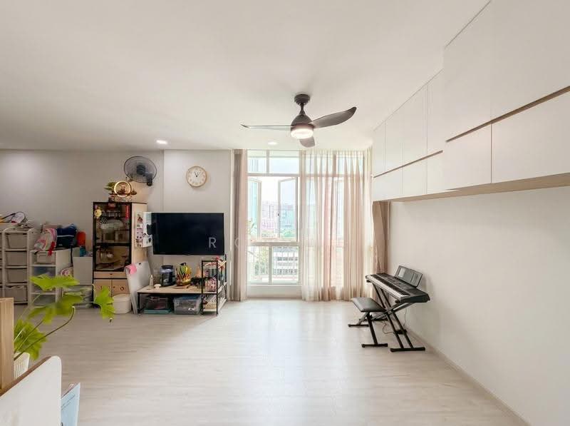 Lilydale, 556 Yishun Ave 6, Sembawang / Yishun, 3 Bedrooms, 1,270 sqft, Condominium For Sale, by Roxine Ang, 500257105 - Living Room - PropertyGuru.com.sg