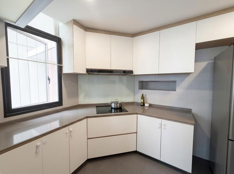 Lilydale, 556 Yishun Ave 6, Sembawang / Yishun, 3 Bedrooms, 1,270 sqft, Condominium For Sale, by Roxine Ang, 500257105 - Kitchen - PropertyGuru.com.sg