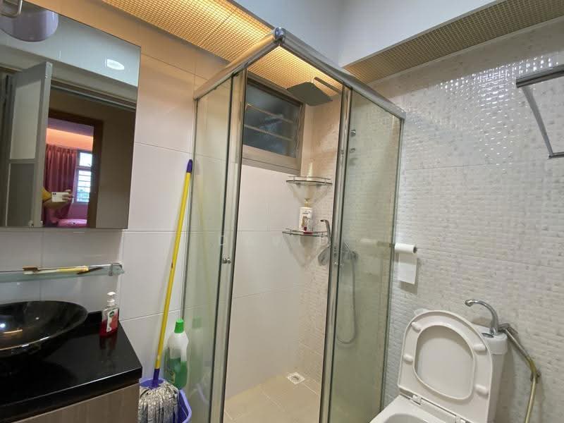 461D Bukit Batok West Avenue 8, 461D Bukit Batok West Avenue 8, Dairy Farm / Bukit Panjang / Choa Chu Kang, 3 Bedrooms, 1,001 sqft, HDB Flat For Sale, by David Ho, 500257111 - Bathroom - PropertyGuru.com.sg