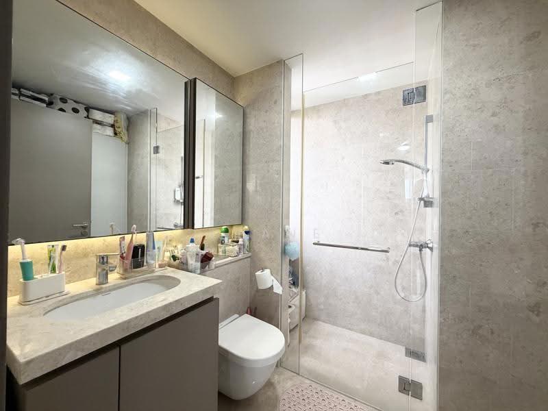 High floor 1 bedder selling below valuation in district 19, upper Serangoon crescent, Hougang / Punggol / Sengkang, 1 Bedroom, 506 sqft, Condominium For Sale, by Deane Cui, 500257140 - Bathroom - PropertyGuru.com.sg