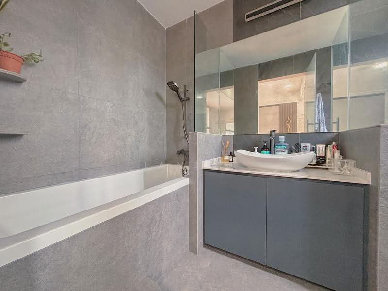 Loyang Villas, Loyang Rise, Changi Airport / Changi Village, 4 Bedrooms, 3,000 sqft, Corner Terrace For Sale, by Janice Chan, 500257144 - Bathroom - PropertyGuru.com.sg