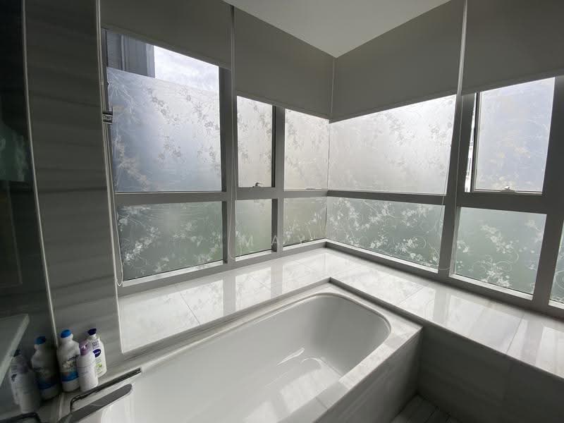 Hallmark Residences, 21 Ewe Boon Road, Tanglin / Holland / Bukit Timah, 3 Bedrooms, 1,518 sqft, Condominium For Rent, by May Li, 500257146 - Bathroom - PropertyGuru.com.sg