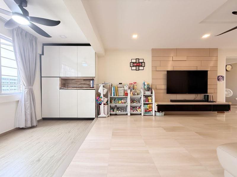 129 Lorong Ah Soo, 129 Lorong Ah Soo, Hougang / Punggol / Sengkang, 3 Bedrooms, 1,421 sqft, HDB Flat For Sale, by James Yeo, 500257148 - Living Room - PropertyGuru.com.sg