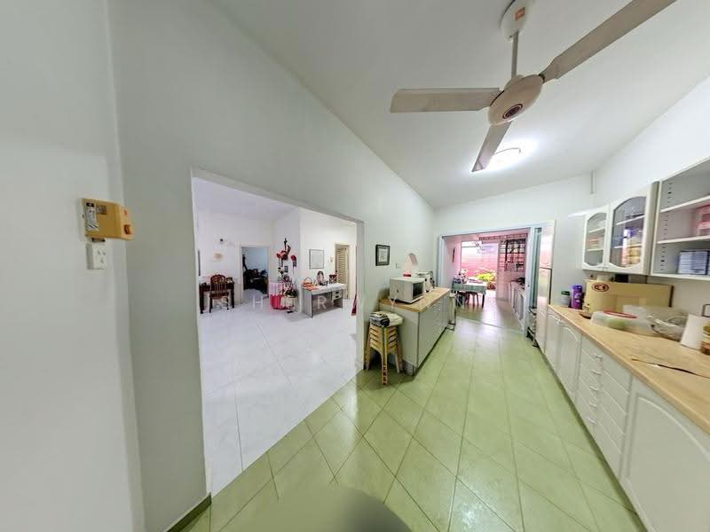 Short term lease only I Serangoon Gardens Semi-D in a Tranquil Landed Enclave, Hougang / Punggol / Sengkang, 3 Bedrooms, 2,200 sqft, Semi-Detached House For Rent, by Sherwynn Chong, 500257183 - Kitchen - PropertyGuru.com.sg
