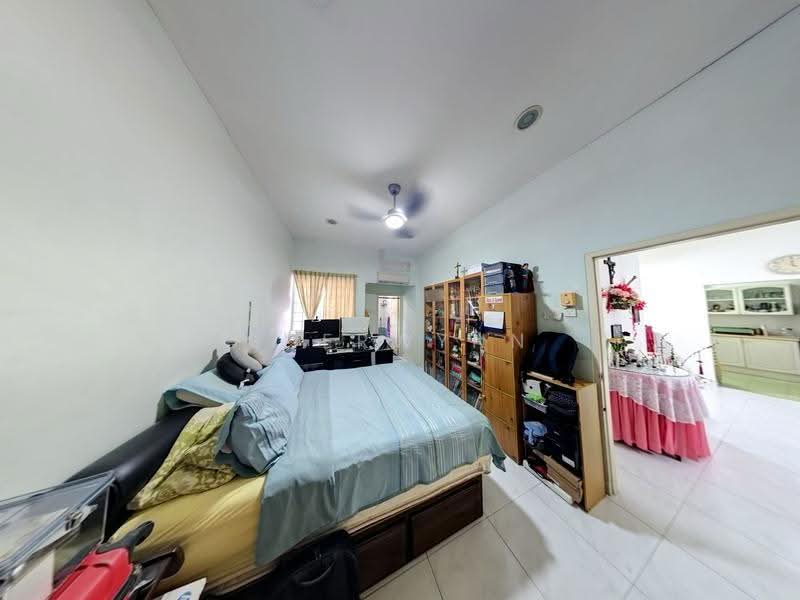 Short term lease only I Serangoon Gardens Semi-D in a Tranquil Landed Enclave, Hougang / Punggol / Sengkang, 3 Bedrooms, 2,200 sqft, Semi-Detached House For Rent, by Sherwynn Chong, 500257183 - Bedroom - PropertyGuru.com.sg