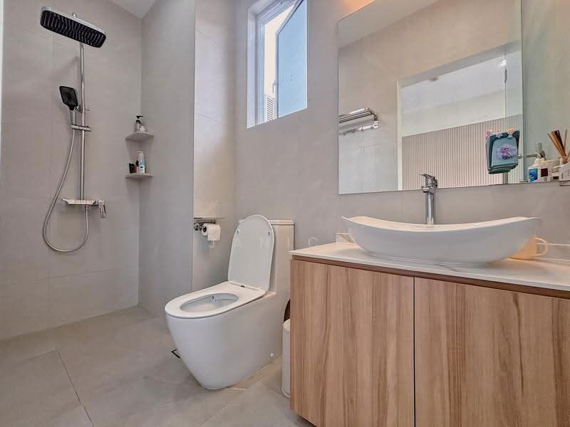 Loyang Villas, Loyang View, Changi Airport / Changi Village, 4 Bedrooms, 3,000 sqft, Corner Terrace For Sale, by Janice Chan, 500257203 - Bathroom - PropertyGuru.com.sg