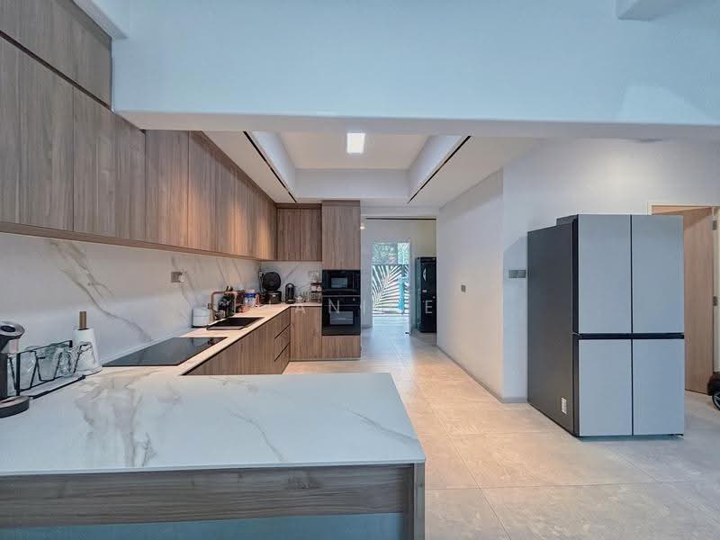 Loyang Villas, Loyang View, Changi Airport / Changi Village, 4 Bedrooms, 3,000 sqft, Corner Terrace For Sale, by Janice Chan, 500257203 - Kitchen - PropertyGuru.com.sg