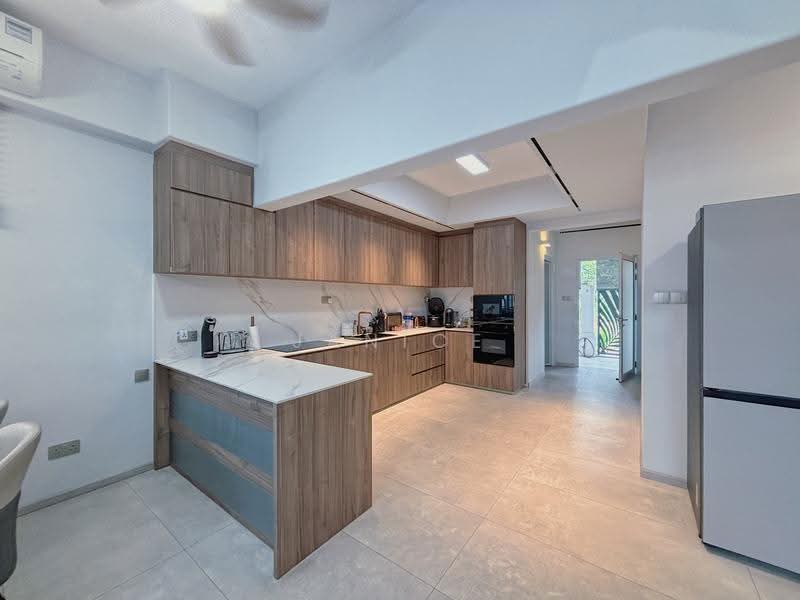 Loyang Villas, Loyang View, Changi Airport / Changi Village, 4 Bedrooms, 3,000 sqft, Corner Terrace For Sale, by Janice Chan, 500257203 - Kitchen - PropertyGuru.com.sg
