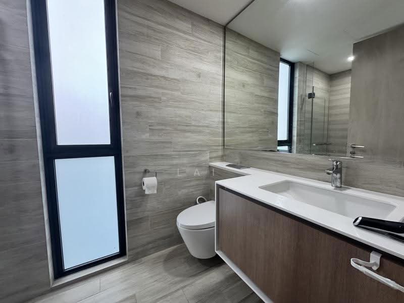 J Gateway, 6 Gateway Drive, Boon Lay / Jurong / Tuas, 2 Bedrooms, 743 sqft, Condominium For Rent, by Lai Kong Fei, 500257209 - Bathroom - PropertyGuru.com.sg
