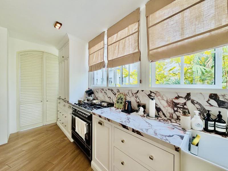 Resort-inspired 3 Sty Freehold Semi-Detached with Pool Near Kovan MRT, 3 Sty Freehold SD in Kovan / Highland Road / Flower Road /, Hougang / Punggol / Sengkang, 4 Bedrooms, 4,500 sqft, Semi-Detached House For Sale, by William Hong, 500257213 - Kitchen - PropertyGuru.com.sg