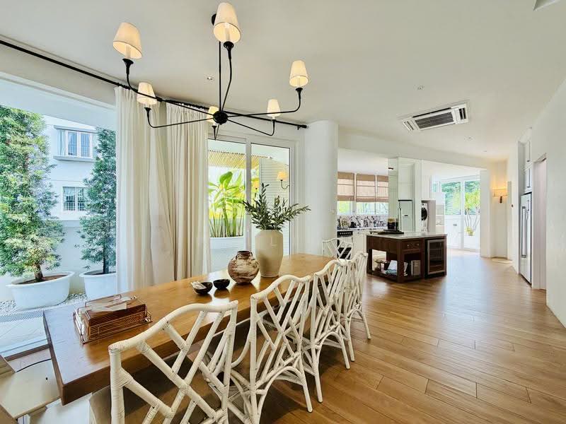 Resort-inspired 3 Sty Freehold Semi-Detached with Pool Near Kovan MRT, 3 Sty Freehold SD in Kovan / Highland Road / Flower Road /, Hougang / Punggol / Sengkang, 4 Bedrooms, 4,500 sqft, Semi-Detached House For Sale, by William Hong, 500257213 - Dining Room - PropertyGuru.com.sg