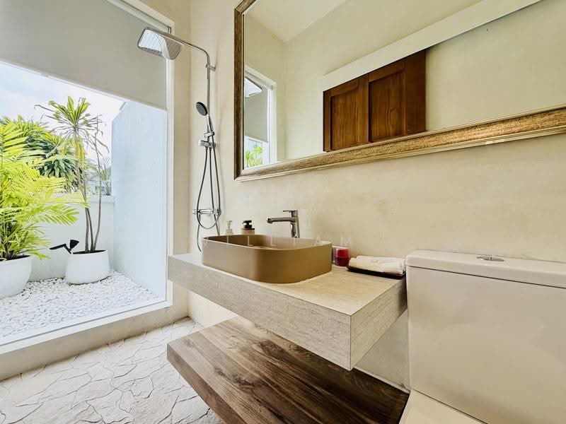 Resort-inspired 3 Sty Freehold Semi-Detached with Pool Near Kovan MRT, 3 Sty Freehold SD in Kovan / Highland Road / Flower Road /, Hougang / Punggol / Sengkang, 4 Bedrooms, 4,500 sqft, Semi-Detached House For Sale, by William Hong, 500257213 - Bathroom - PropertyGuru.com.sg