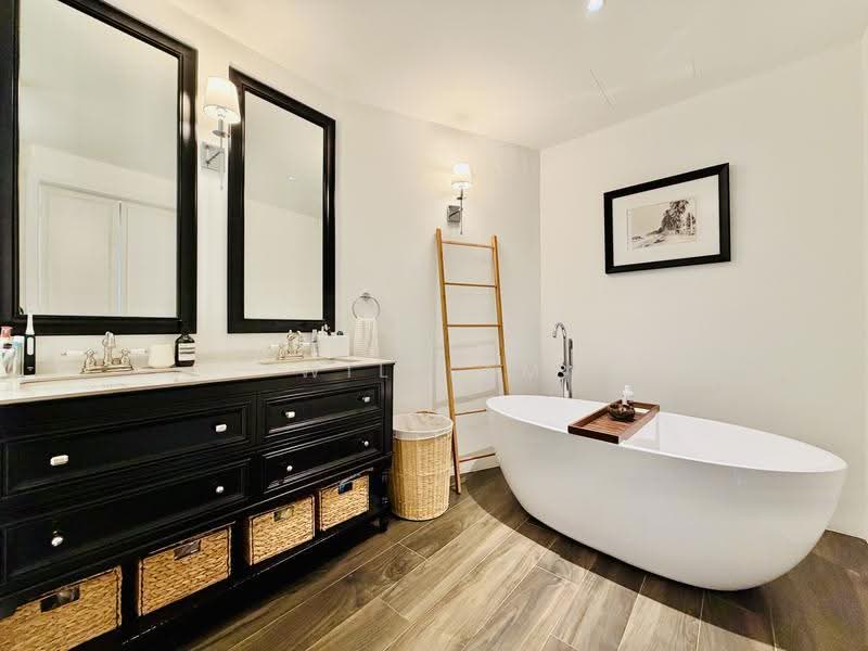 Resort-inspired 3 Sty Freehold Semi-Detached with Pool Near Kovan MRT, 3 Sty Freehold SD in Kovan / Highland Road / Flower Road /, Hougang / Punggol / Sengkang, 4 Bedrooms, 4,500 sqft, Semi-Detached House For Sale, by William Hong, 500257213 - Bathroom - PropertyGuru.com.sg