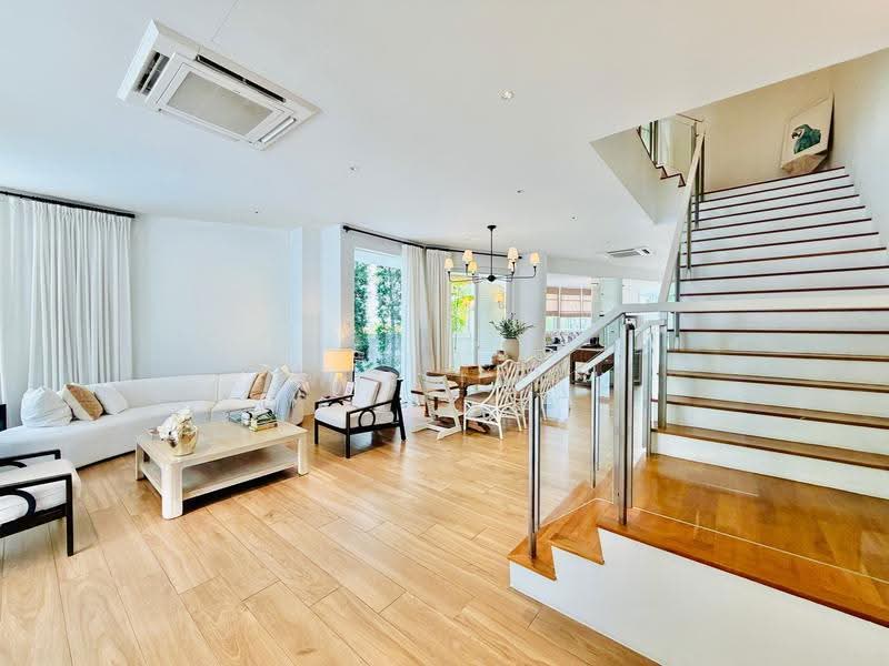 Resort-inspired 3 Sty Freehold Semi-Detached with Pool Near Kovan MRT, 3 Sty Freehold SD in Kovan / Highland Road / Flower Road /, Hougang / Punggol / Sengkang, 4 Bedrooms, 4,500 sqft, Semi-Detached House For Sale, by William Hong, 500257213 - Living Room - PropertyGuru.com.sg