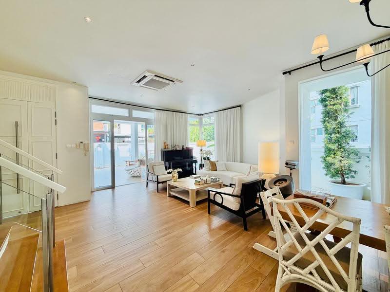 Resort-inspired 3 Sty Freehold Semi-Detached with Pool Near Kovan MRT, 3 Sty Freehold SD in Kovan / Highland Road / Flower Road /, Hougang / Punggol / Sengkang, 4 Bedrooms, 4,500 sqft, Semi-Detached House For Sale, by William Hong, 500257213 - Living Room - PropertyGuru.com.sg