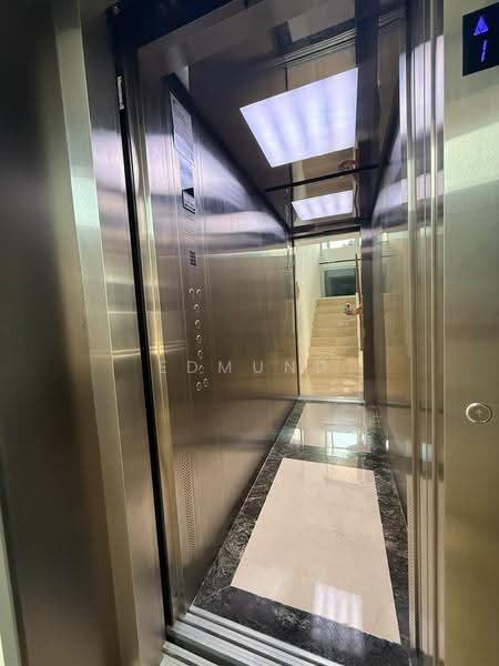 ★ FREEHOLD ★ 1KM TO TAO NAN ★ MODERN REBUILT HOME ★ HOME LIFT ★ PRIVATE POOL ★, Coveted East Coast Enclave, East Coast / Marine Parade, 6 Bedrooms, 7,600 sqft, Corner Terrace For Sale, by Edmund Seah, 500257223 - Interior - PropertyGuru.com.sg