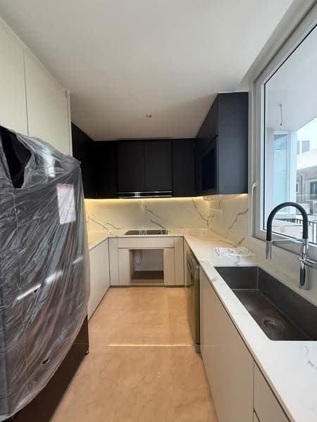 ★ FREEHOLD ★ 1KM TO TAO NAN ★ MODERN REBUILT HOME ★ HOME LIFT ★ PRIVATE POOL ★, Coveted East Coast Enclave, East Coast / Marine Parade, 6 Bedrooms, 7,600 sqft, Corner Terrace For Sale, by Edmund Seah, 500257223 - Kitchen - PropertyGuru.com.sg