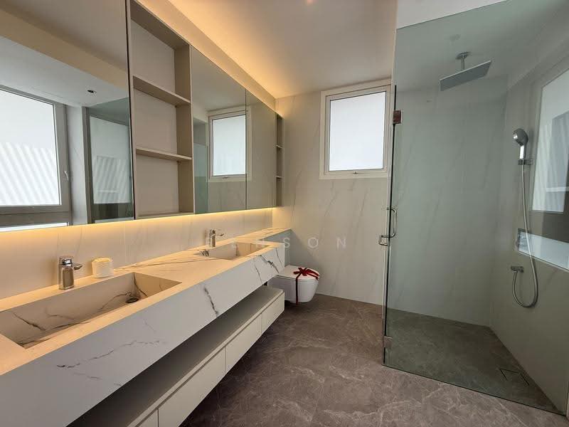 ★ FREEHOLD ★ 1KM TO TAO NAN ★ MODERN REBUILT HOME ★ HOME LIFT ★ PRIVATE POOL ★, Coveted East Coast Enclave, East Coast / Marine Parade, 6 Bedrooms, 7,600 sqft, Corner Terrace For Sale, by Benson Goh, 500257233 - Bathroom - PropertyGuru.com.sg