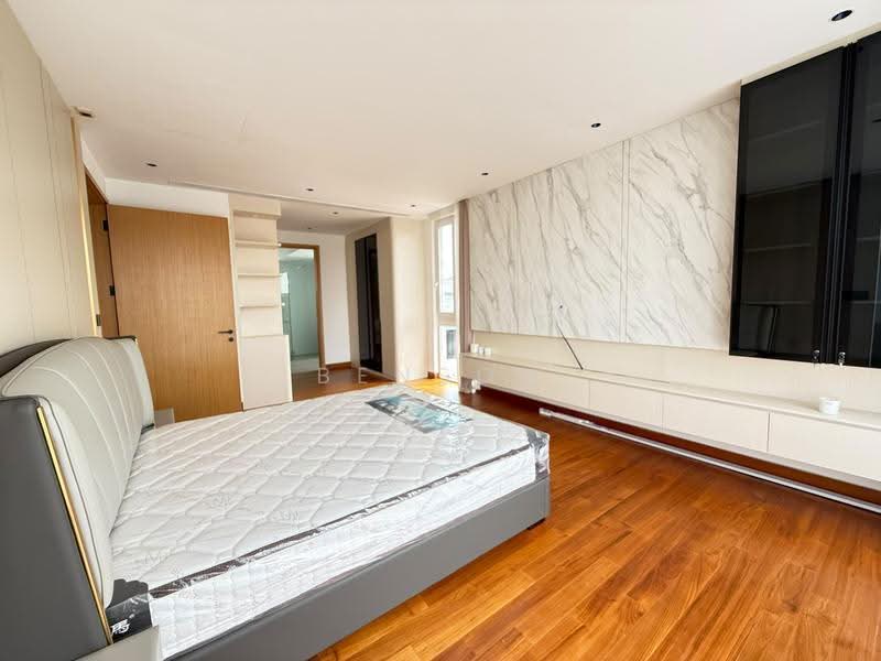 ★ FREEHOLD ★ 1KM TO TAO NAN ★ MODERN REBUILT HOME ★ HOME LIFT ★ PRIVATE POOL ★, Coveted East Coast Enclave, East Coast / Marine Parade, 6 Bedrooms, 7,600 sqft, Corner Terrace For Sale, by Benson Goh, 500257233 - Bedroom - PropertyGuru.com.sg