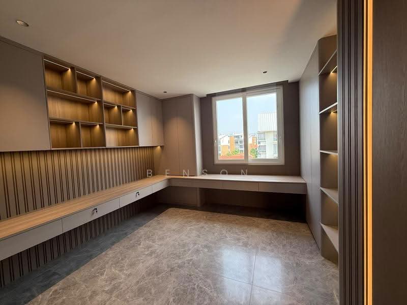 ★ FREEHOLD ★ 1KM TO TAO NAN ★ MODERN REBUILT HOME ★ HOME LIFT ★ PRIVATE POOL ★, Coveted East Coast Enclave, East Coast / Marine Parade, 6 Bedrooms, 7,600 sqft, Corner Terrace For Sale, by Benson Goh, 500257233 - Study - PropertyGuru.com.sg