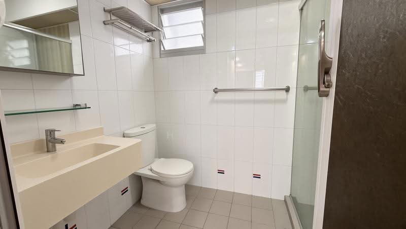 446A Bukit Batok West Avenue 8, 446A Bukit Batok West Avenue 8, Dairy Farm / Bukit Panjang / Choa Chu Kang, 3 Bedrooms, 1,205 sqft, HDB Flat For Sale, by Sheryl Koh, 500257234 - Master Toilet - PropertyGuru.com.sg