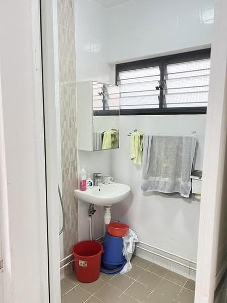 211 Bukit Batok Street 21, 211 Bukit Batok Street 21, Dairy Farm / Bukit Panjang / Choa Chu Kang, 3 Bedrooms, 1,119 sqft, HDB Flat For Sale, by Alan Liu, 500257239 - Bathroom - PropertyGuru.com.sg