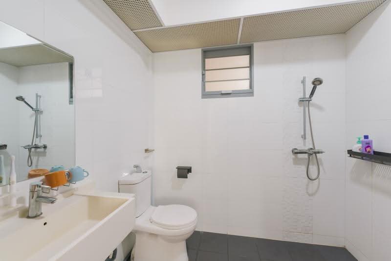377A Hougang Street 32, 377A Hougang Street 32, Hougang / Punggol / Sengkang, 3 Bedrooms, 1,228 sqft, HDB Flat For Sale, by Fion Sng, 500257256 - Bathroom - PropertyGuru.com.sg