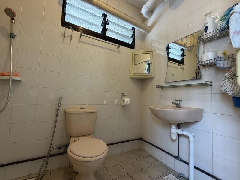 13 Upper Boon Keng Road, 13 Upper Boon Keng Road, Eunos / Geylang / Paya Lebar, 3 Bedrooms, 1,098 sqft, HDB Flat For Sale, by Ken Lim, 500257268 - Bathroom - PropertyGuru.com.sg