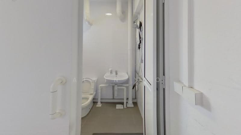149 Silat Avenue, 149 Silat Avenue, Alexandra / Commonwealth, 1 Bedroom, 600 sqft, HDB Flat For Rent, by Alvin Yeo, 500257270 - Bathroom - PropertyGuru.com.sg