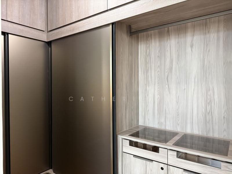 Belgravia Ace, 379 Belgravia Drive, Seletar / Yio Chu Kang, 5 Bedrooms, 3,929 sqft, Cluster House For Sale, by Catherine PANG, 500257285 - Master bedroom wardrobe - PropertyGuru.com.sg