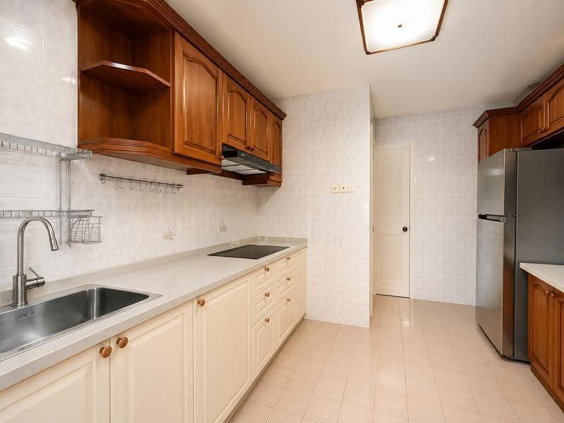 ✸RARE INTER TER NEAR NAMLY PRECINCT & BUS STOPS✸SIXTH AVENUE MRT STATION✸ABLE TO MAX UP TO 3.5-STY✸, Sixth Crescent Avenue Namly Lasia Lemon Lotus Ming Teck Park Jalan Siantan Mount Sinai Henry Grove Hillcrest Watten Greenwood Shelford Shrewsbury Swiss View King's Fernhill Dyson Bo Seng Asuhan Jintan Novena Adat Elok Mount Rosie Coronation Goldhill, Tanglin / Holland / Bukit Timah, 5 Bedrooms, 2,500 sqft, Terraced House For Sale, by Damian Tan 陈係赈, 500257296 - Kitchen - PropertyGuru.com.sg