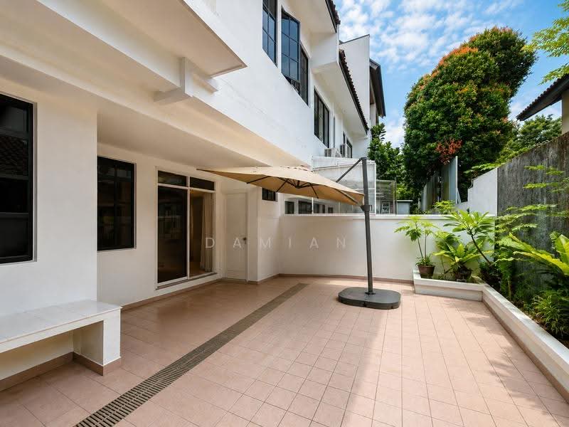 ✸RARE INTER TER NEAR NAMLY PRECINCT & BUS STOPS✸SIXTH AVENUE MRT STATION✸ABLE TO MAX UP TO 3.5-STY✸, Sixth Crescent Avenue Namly Lasia Lemon Lotus Ming Teck Park Jalan Siantan Mount Sinai Henry Grove Hillcrest Watten Greenwood Shelford Shrewsbury Swiss View King's Fernhill Dyson Bo Seng Asuhan Jintan Novena Adat Elok Mount Rosie Coronation Goldhill, Tanglin / Holland / Bukit Timah, 5 Bedrooms, 2,500 sqft, Terraced House For Sale, by Damian Tan 陈係赈, 500257296 - Backyard - PropertyGuru.com.sg