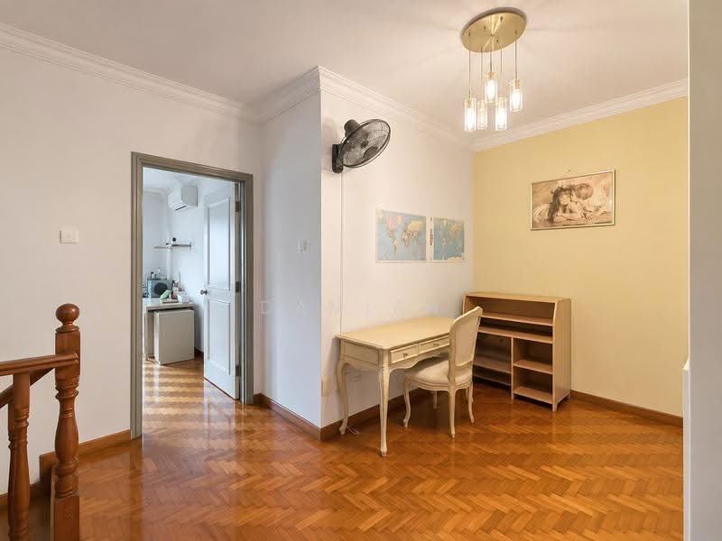 ✸RARE INTER TER NEAR NAMLY PRECINCT & BUS STOPS✸SIXTH AVENUE MRT STATION✸ABLE TO MAX UP TO 3.5-STY✸, Sixth Crescent Avenue Namly Lasia Lemon Lotus Ming Teck Park Jalan Siantan Mount Sinai Henry Grove Hillcrest Watten Greenwood Shelford Shrewsbury Swiss View King's Fernhill Dyson Bo Seng Asuhan Jintan Novena Adat Elok Mount Rosie Coronation Goldhill, Tanglin / Holland / Bukit Timah, 5 Bedrooms, 2,500 sqft, Terraced House For Sale, by Damian Tan 陈係赈, 500257296 - Family Area - PropertyGuru.com.sg