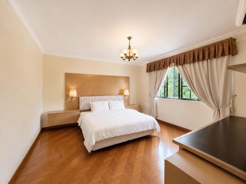 ✸RARE INTER TER NEAR NAMLY PRECINCT & BUS STOPS✸SIXTH AVENUE MRT STATION✸ABLE TO MAX UP TO 3.5-STY✸, Sixth Crescent Avenue Namly Lasia Lemon Lotus Ming Teck Park Jalan Siantan Mount Sinai Henry Grove Hillcrest Watten Greenwood Shelford Shrewsbury Swiss View King's Fernhill Dyson Bo Seng Asuhan Jintan Novena Adat Elok Mount Rosie Coronation Goldhill, Tanglin / Holland / Bukit Timah, 5 Bedrooms, 2,500 sqft, Terraced House For Sale, by Damian Tan 陈係赈, 500257296 - Master Bedroom - PropertyGuru.com.sg
