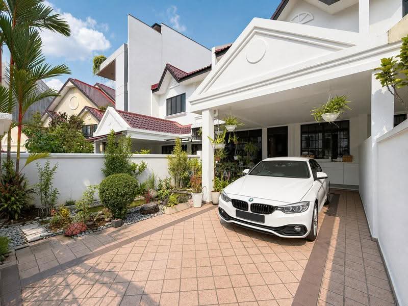 ✸RARE INTER TER NEAR NAMLY PRECINCT & BUS STOPS✸SIXTH AVENUE MRT STATION✸ABLE TO MAX UP TO 3.5-STY✸, Sixth Crescent Avenue Namly Lasia Lemon Lotus Ming Teck Park Jalan Siantan Mount Sinai Henry Grove Hillcrest Watten Greenwood Shelford Shrewsbury Swiss View King's Fernhill Dyson Bo Seng Asuhan Jintan Novena Adat Elok Mount Rosie Coronation Goldhill, Tanglin / Holland / Bukit Timah, 5 Bedrooms, 2,500 sqft, Terraced House For Sale, by Damian Tan 陈係赈, 500257296 - Car Porch - PropertyGuru.com.sg