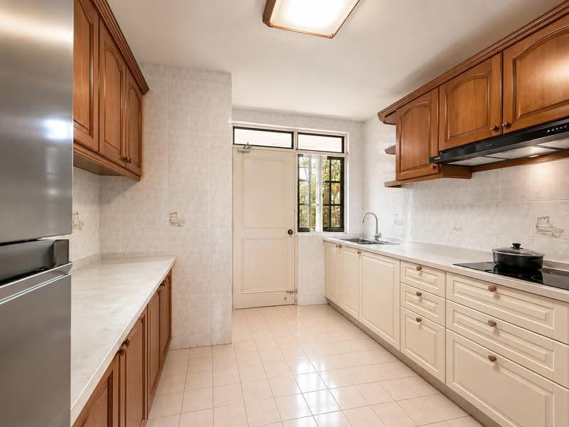 ✸RARE INTER TER NEAR NAMLY PRECINCT & BUS STOPS✸SIXTH AVENUE MRT STATION✸ABLE TO MAX UP TO 3.5-STY✸, Sixth Crescent Avenue Namly Lasia Lemon Lotus Ming Teck Park Jalan Siantan Mount Sinai Henry Grove Hillcrest Watten Greenwood Shelford Shrewsbury Swiss View King's Fernhill Dyson Bo Seng Asuhan Jintan Novena Adat Elok Mount Rosie Coronation Goldhill, Tanglin / Holland / Bukit Timah, 5 Bedrooms, 2,500 sqft, Terraced House For Sale, by Damian Tan 陈係赈, 500257296 - Kitchen - PropertyGuru.com.sg