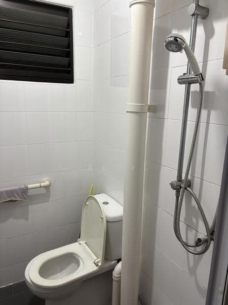 79B Toa Payoh Central, 79B Toa Payoh Central, Balestier / Toa Payoh, 3 Bedrooms, 1,000 sqft, HDB Flat For Rent, by Andy Kuah, 500257312 - Bathroom - PropertyGuru.com.sg