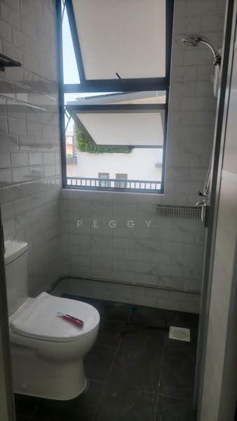 Coronation Shopping Plaza, 587 Bukit Timah Road, Tanglin / Holland / Bukit Timah, Room Rental, 120 sqft, Apartment For Rent, by Peggy Soh, 500257326 - Bathroom - PropertyGuru.com.sg