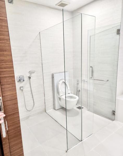Modern Terrace 3 mins walk to Sixth Ave, Tanglin / Holland / Bukit Timah, 6 Bedrooms, 5,000 sqft, Terraced House For Rent, by Stella Ng, 500257332 - Bathroom - PropertyGuru.com.sg