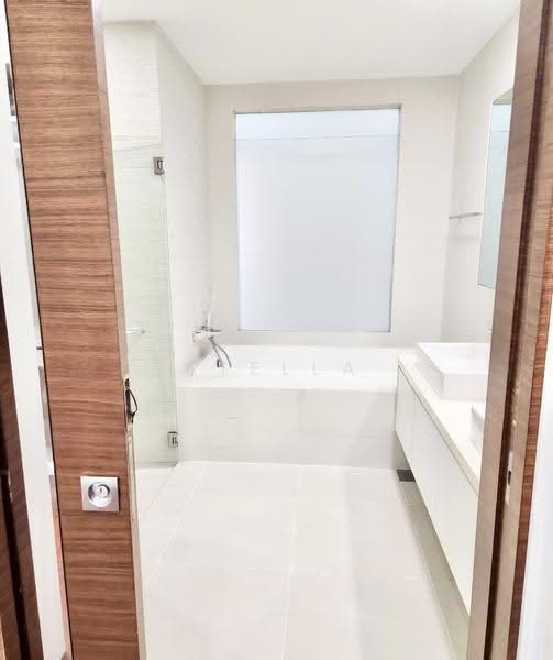 Modern Terrace 3 mins walk to Sixth Ave, Tanglin / Holland / Bukit Timah, 6 Bedrooms, 5,000 sqft, Terraced House For Rent, by Stella Ng, 500257332 - Bathroom - PropertyGuru.com.sg