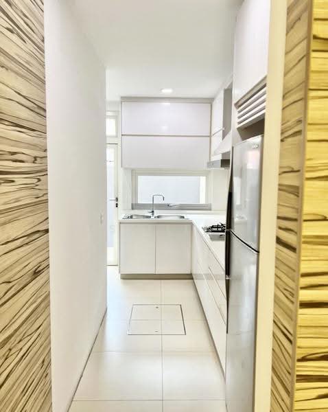 Modern Terrace 3 mins walk to Sixth Ave, Tanglin / Holland / Bukit Timah, 6 Bedrooms, 5,000 sqft, Terraced House For Rent, by Stella Ng, 500257332 - Kitchen - PropertyGuru.com.sg